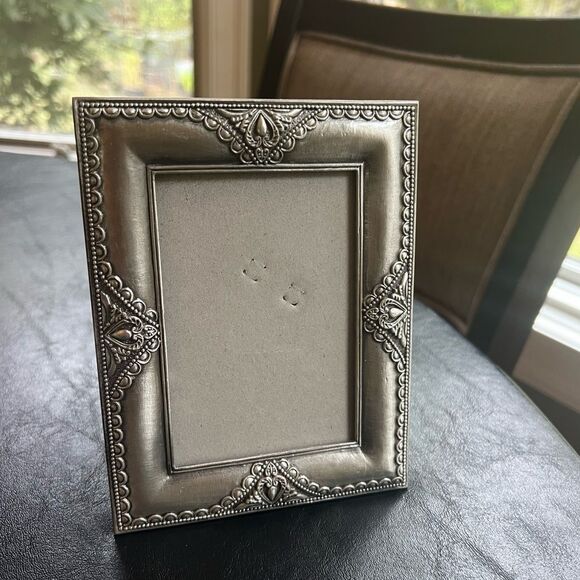Metal Pictures Frame w/Hearts - Picture 2 of 5